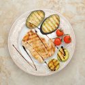 Picture of a plate with grilled chicken and grilled vegetables